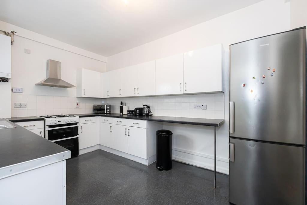 Bright & Modern 3 Bedroom Old Trafford Home แมนเชสเตอร์ ภายนอก รูปภาพ